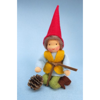 Atelier Pippilotta Vilt-Kabouter met lariksappeltje (A250/400)